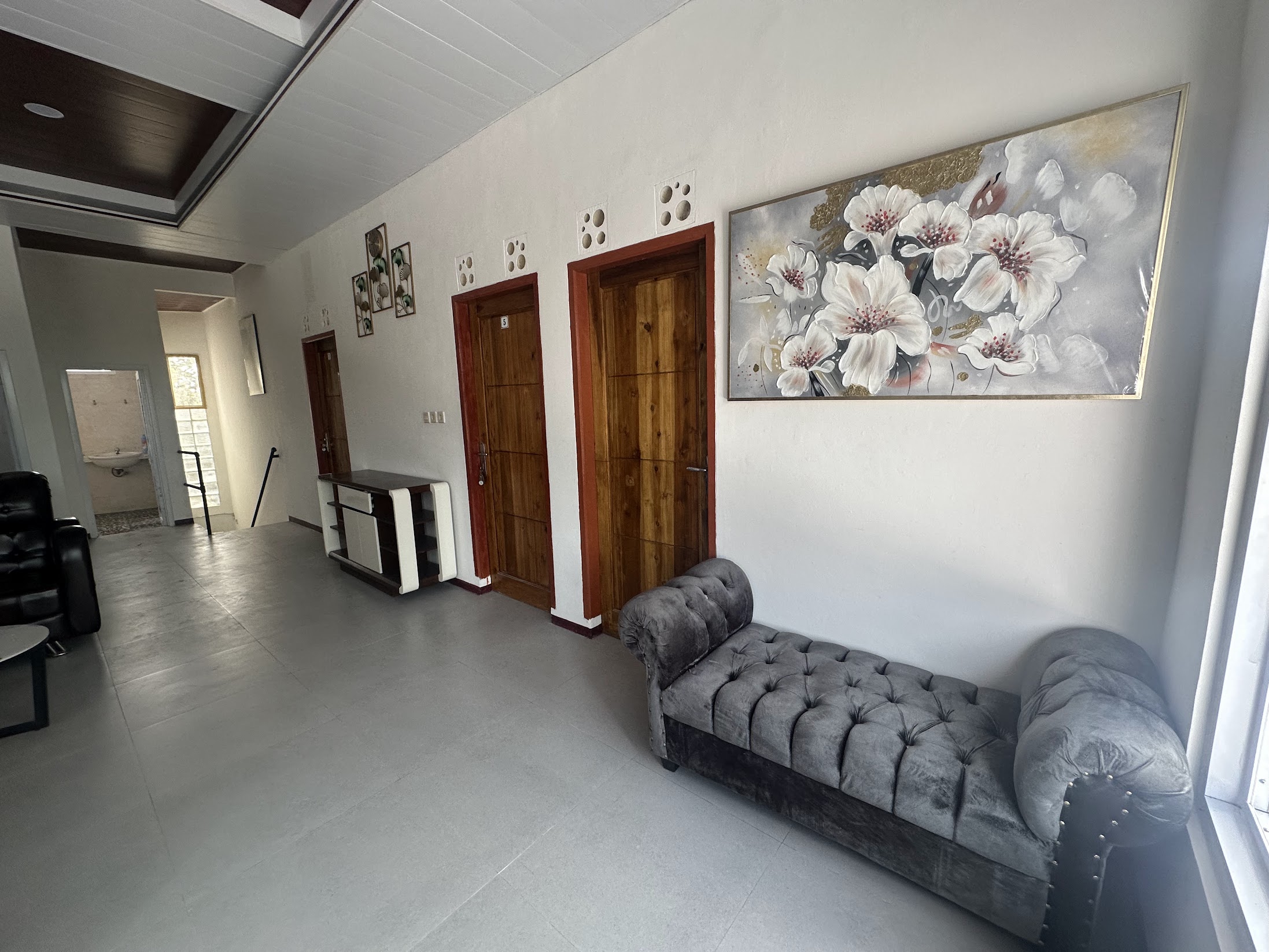 Shared Living Room - Comfortable Seating
